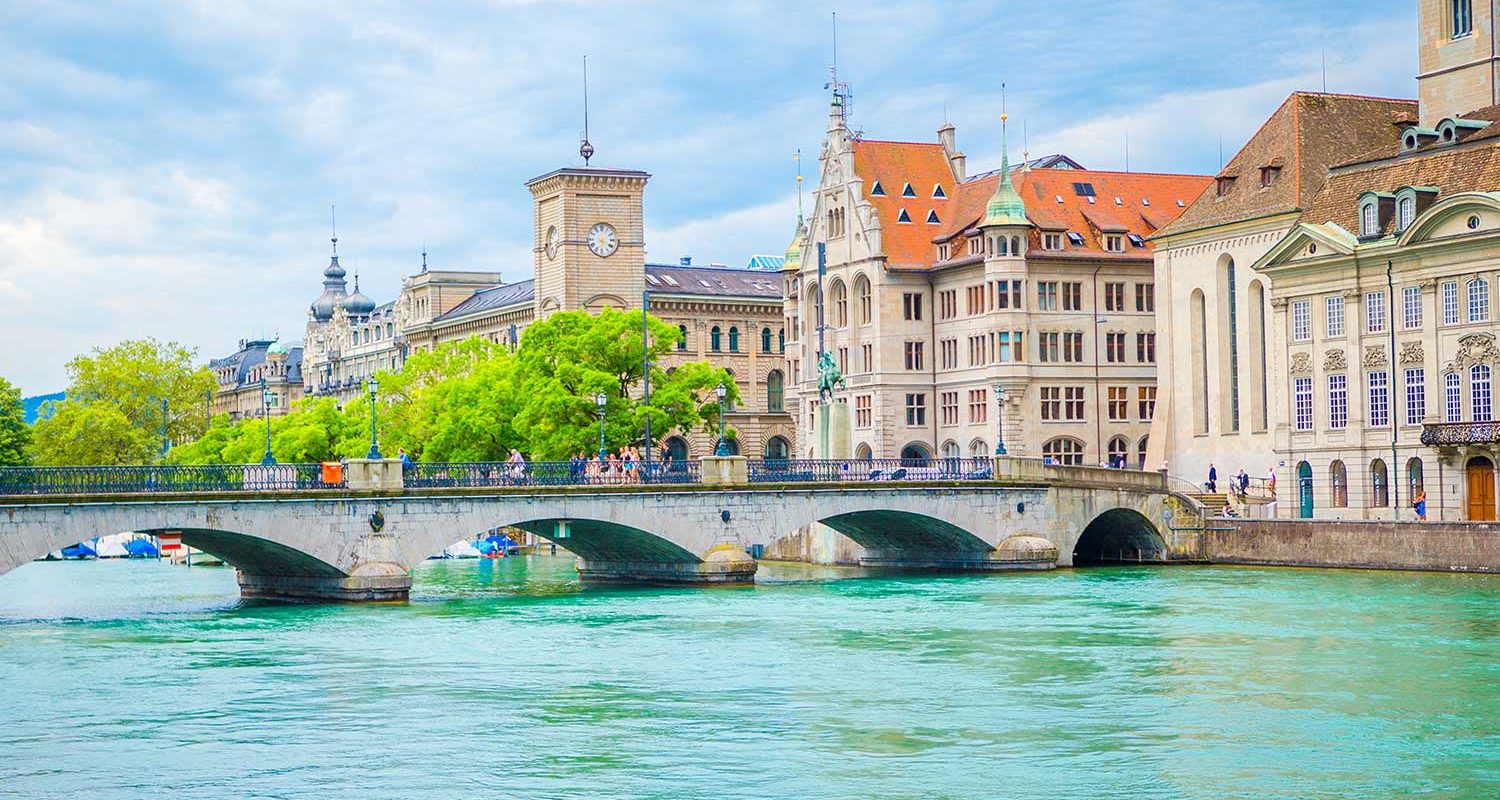 view-of-the-historic-city-center-of-zurich-with-fa-VWJSBMA.jpg