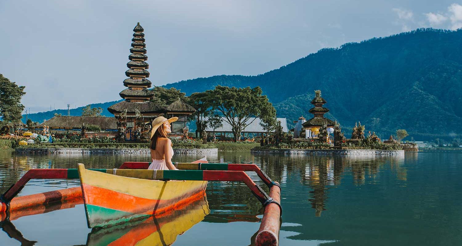young-woman-traveler-paddling-on-a-wooden-boat-at-365MEWH.jpg